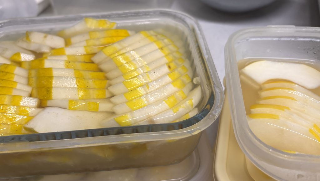여름철의 별미 참외 피클